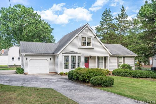 812 Windham Ave, South Hill, VA, 23970-1424 | Card Image