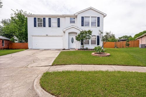 920 Kendall Dr, Arlington, TX, 76001-6106 | Card Image