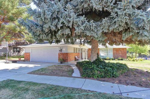 698 N Eagle Hills Way, Eagle, ID, 83616-5208 | Card Image
