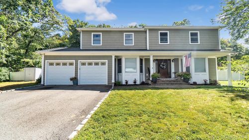 9 Pamela Dr, Ridge, NY, 11961-3118 | Card Image