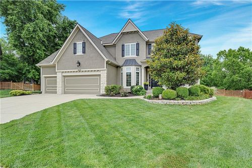 5609 Roundtree St, Shawnee, KS, 66226-7910 | Card Image