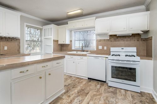 1007 E Main St, Tomball, TX, 77375-6726 | Card Image