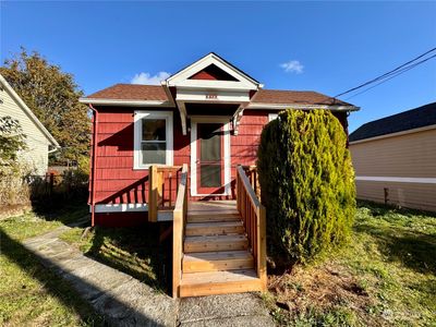 Charming 1905 classic home in downtown Bremerton. | Image 2