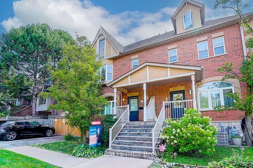 2-125 Hall St, Richmond Hill, ON, L4C4N9 | Card Image