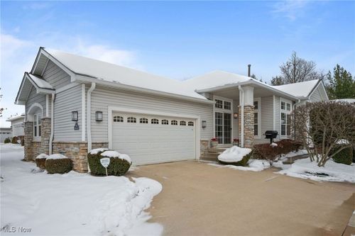 195 Blossom Ln, Chagrin Falls, OH, 44022-2197 | Card Image