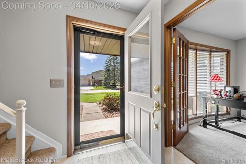 17883 Foxpointe Dr, Clinton Township, MI, 48038-2141 | Card Image