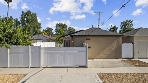 7707 Teesdale Ave, North Hollywood, CA, 91605-2141 | Card Image