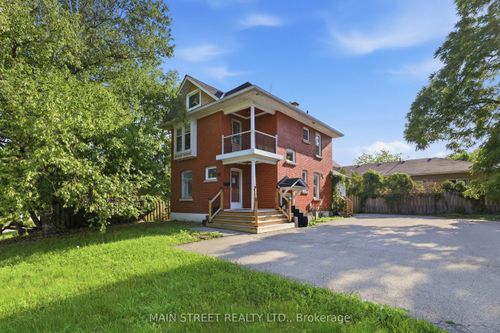 12 Vincent St, Newmarket, ON, L3Y4G2 | Card Image