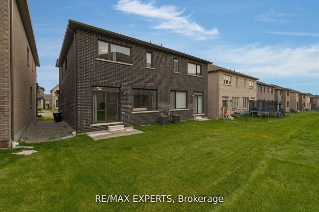27 Sweet Cicely St, House attached with 4 bedrooms, 3 bathrooms and 1 parking in Springwater ON | Image 31