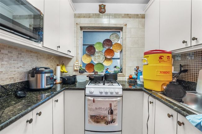 426 Sw 26 Th Rd, House other with 4 bedrooms, 3 bathrooms and null parking in Miami FL | Image 39