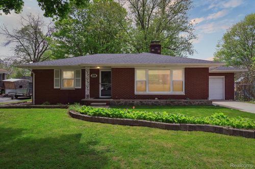 208 E Saint Clair St, Almont, MI, 48003-1058 | Card Image