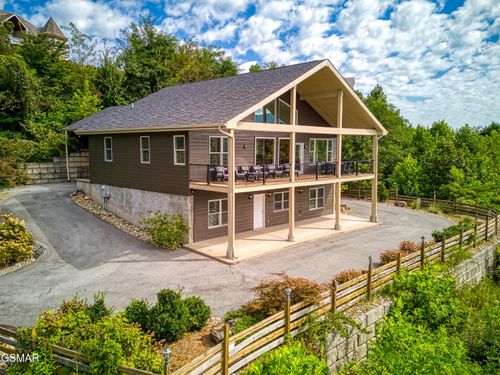 518 Campbell Lead Rd, Gatlinburg, TN, 37738-3042 | Card Image