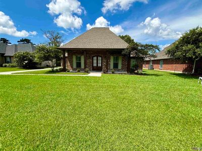 29931 Marsh Dr, House other with 4 bedrooms, 2 bathrooms and null parking in Livingston LA | Image 1