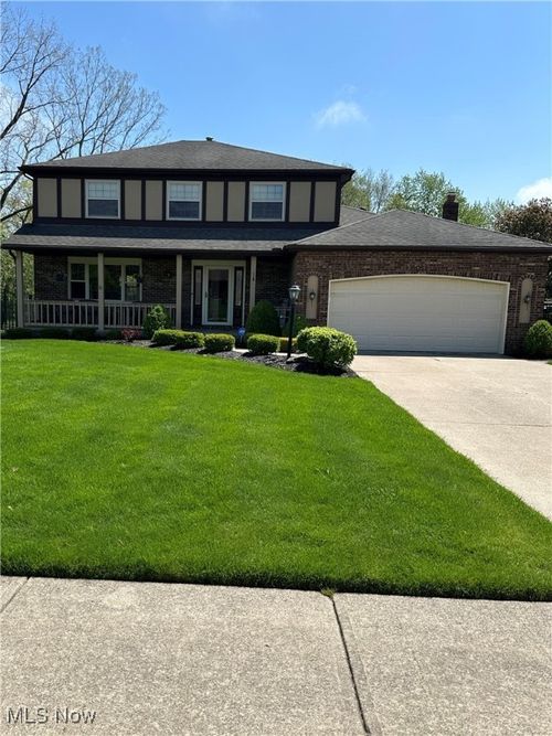 8211 Twin Oaks Dr, Broadview Heights, OH, 44147-1000 | Card Image