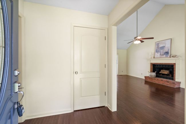 810 Burton Trl, House other with 3 bedrooms, 2 bathrooms and 4 parking in Adams TN | Image 4