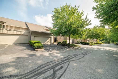 5751 Som Center Rd, Solon, OH, 44139-2330 | Card Image
