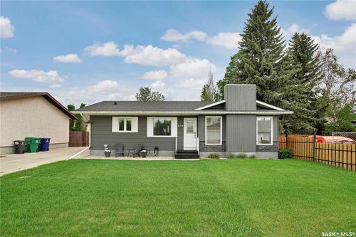 231 Roborecki Cres, Saskatoon, SK, S7K5L1 | Card Image