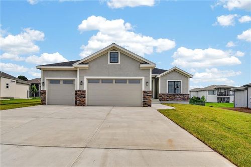 2605 Ne Crestview St, Grain Valley, MO, 64029-8466 | Card Image