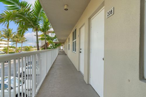 208-2565 S Ocean Blvd, Palm Beach, FL, 33480-5481 | Card Image