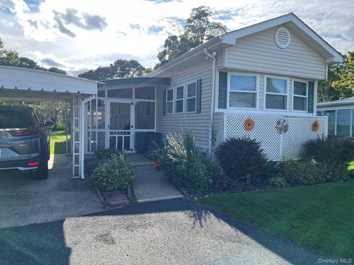282-1661 Old Country Rd, Riverhead, NY, 11901-4425 | Card Image