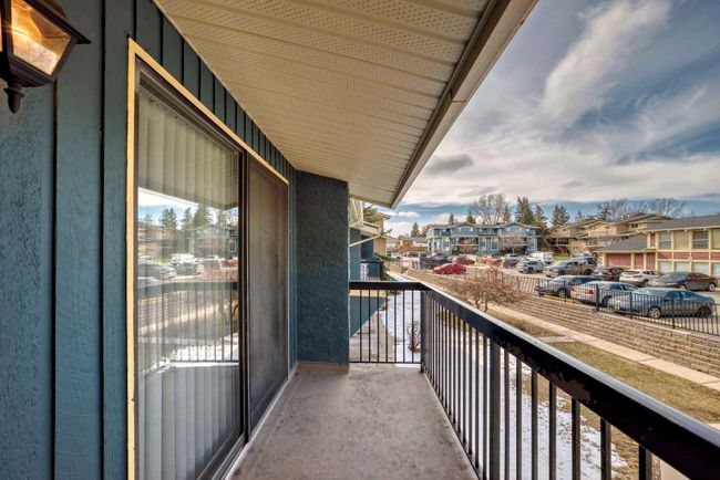 1003 - 2200 Woodview Drive Sw, Home with 2 bedrooms, 1 bathrooms and 1 parking in Calgary AB | Image 6
