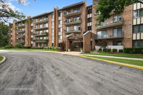103-701 Lake Hinsdale Drive, Willowbrook, IL, 60527 | Card Image