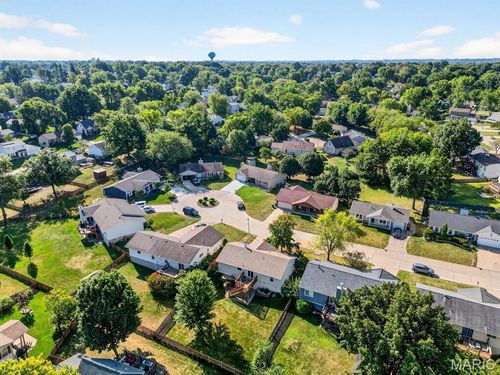 10 Eagles Glen Ct, Saint Peters, MO, 63376-4657 | Card Image