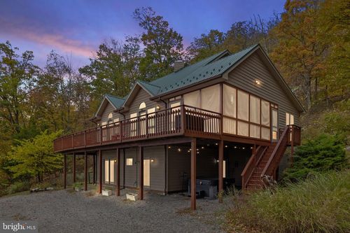 537 Bobcat Dr, BERKELEY SPRINGS, WV, 25411-3690 | Card Image