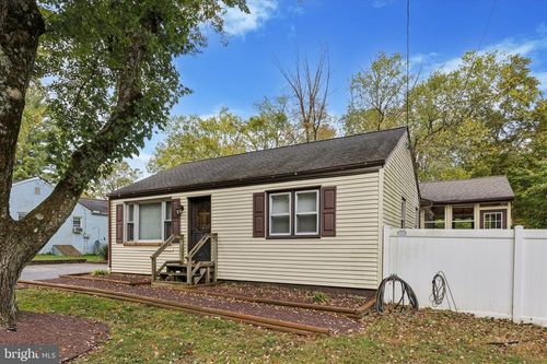 29 Langhorne Ave, FEASTERVILLE TREVOSE, PA, 19053-7213 | Card Image