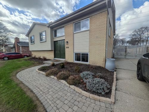 18298 Alvaro Ave, Brownstown, MI, 48193-8259 | Card Image