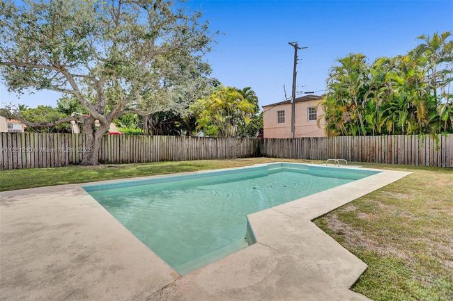 4340 Pine Tree Dr, House other with 5 bedrooms, 5 bathrooms and null parking in Miami Beach FL | Image 26