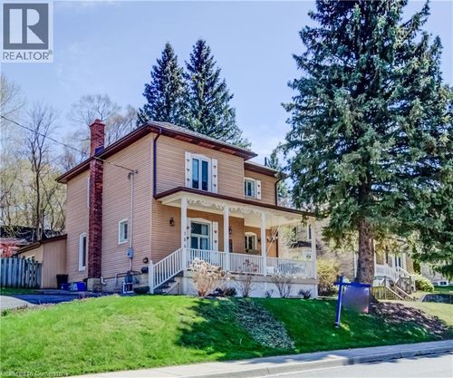164 Queen St E, Cambridge, ON, N3C2B2 | Card Image