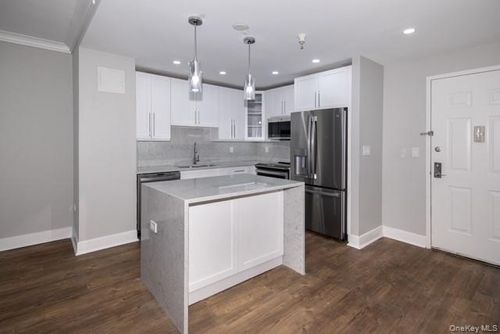 s1446-1100 Avalon Sq, Glen Cove, NY, 11542-2877 | Card Image