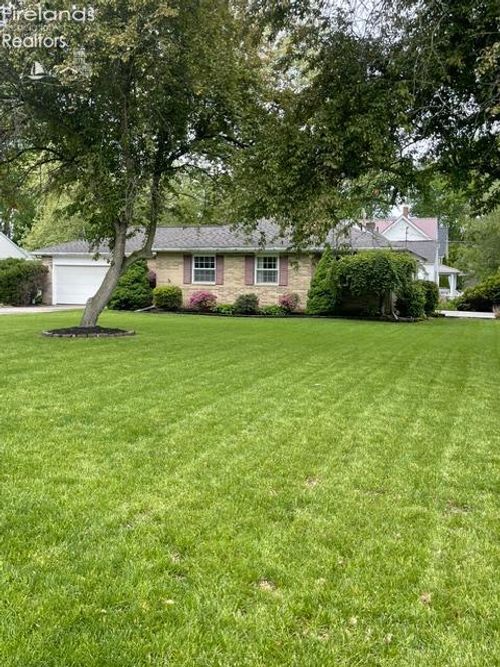 36 Stoutenburg Dr, Norwalk, OH, 44857-2355 | Card Image