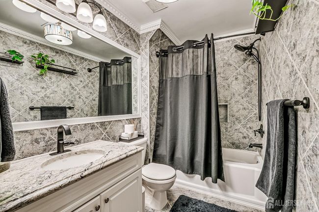 52 Central Square Park, Townhouse with 2 bedrooms, 2 bathrooms and null parking in Metuchen NJ | Image 32