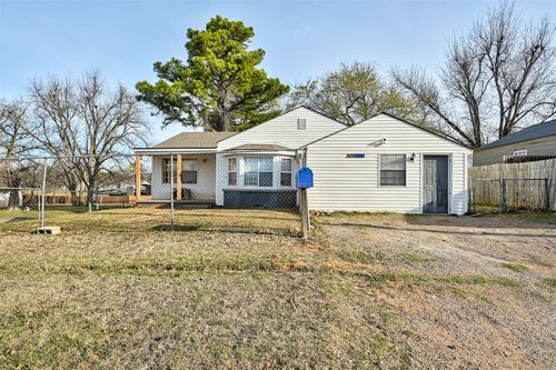 928 W Washington Ave, Chickasha, OK, 73018-4352 | Card Image