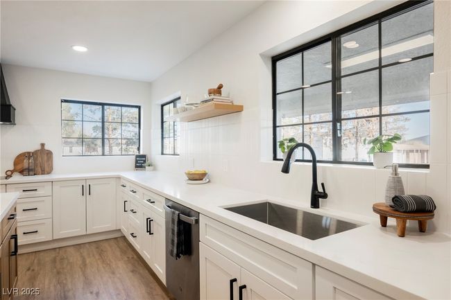 Large stainless steel single bay kitchen sink | Image 18