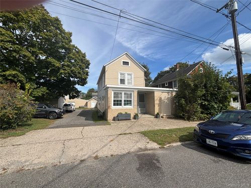 226 Sweezy Ave, Riverhead, NY, 11901-3055 | Card Image