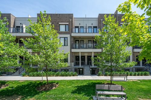 320-6 Drummond Street, Etobicoke, ON, M8V1Y8 | Card Image