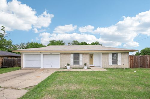 2115 Southridge Dr, Arlington, TX, 76010-8531 | Card Image