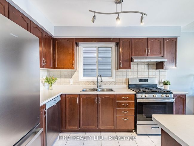 182 Highbury Dr, House attached with 3 bedrooms, 3 bathrooms and 4 parking in Stoney Creek ON | Image 8