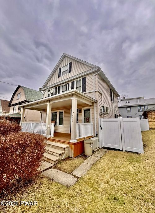 539 New York St, Dunmore, PA, 18509-2433 | Card Image