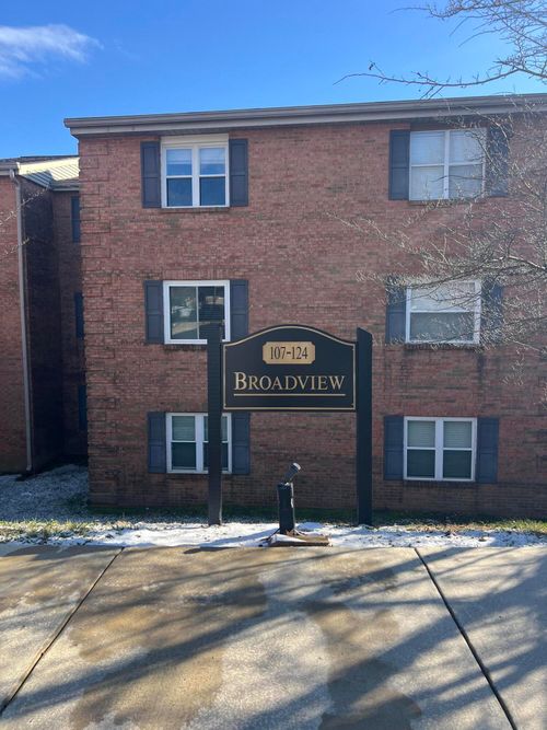 107-421 Redding Rd, Lexington, KY, 40517-2519 | Card Image