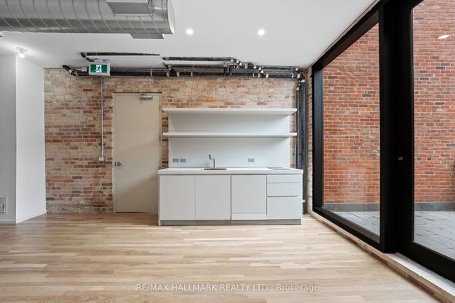 200 - 974 Queen St E, Home with 0 bedrooms, 1 bathrooms and null parking in Toronto ON | Image 13