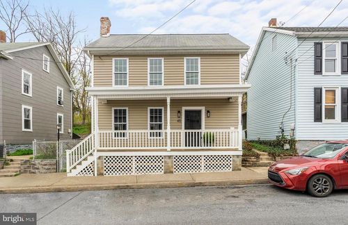 45 E North St, WAYNESBORO, PA, 17268-1352 | Card Image