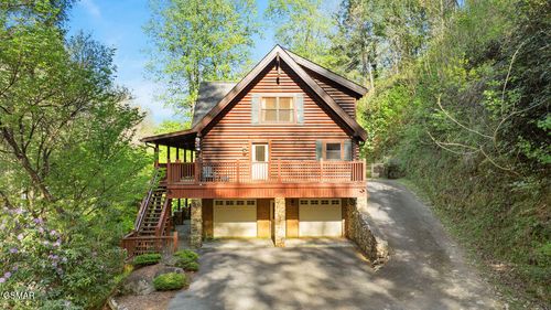 2202 Price Cove Rd, Sevierville, TN, 37876-9136 | Card Image