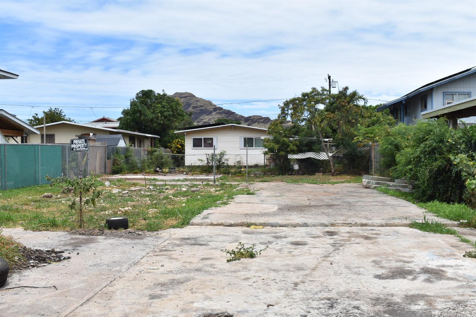 Mikana St, Waianae, HI 96792