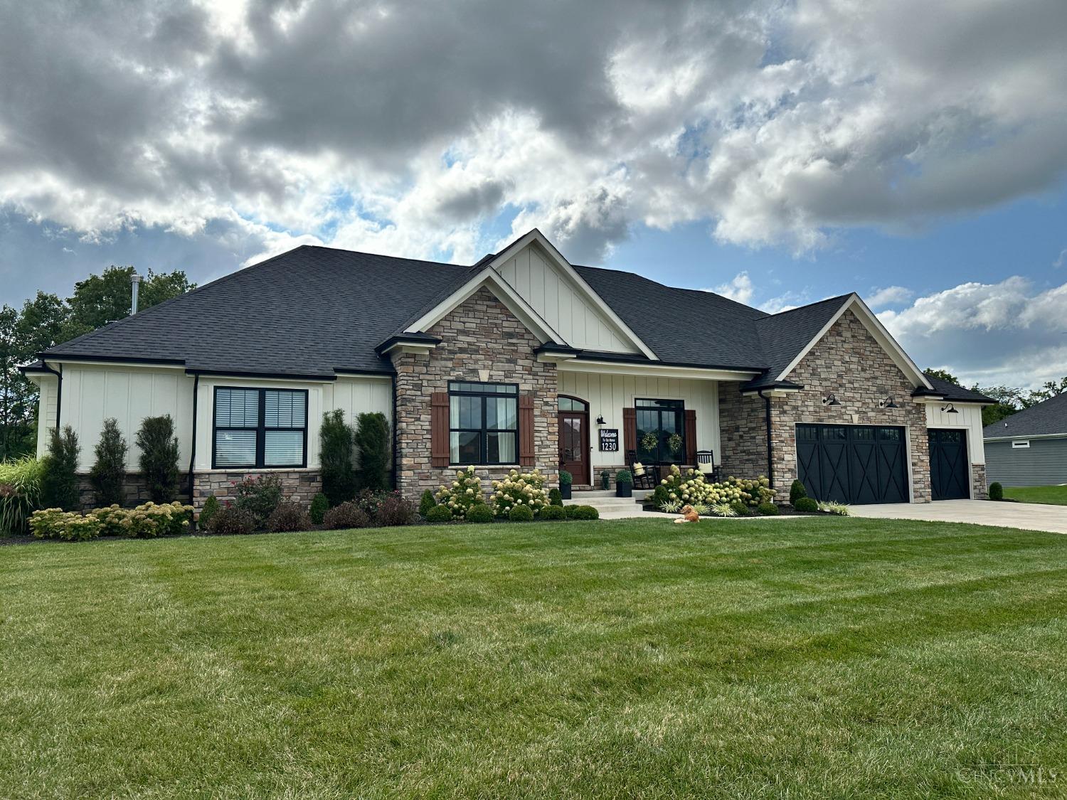 Cole Harbor Dr, Troy, OH 45373