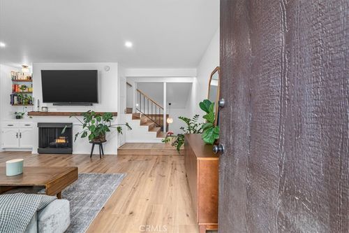 apt-6-5465 Newcastle Ave, Encino, CA, 91316-2081 | Card Image