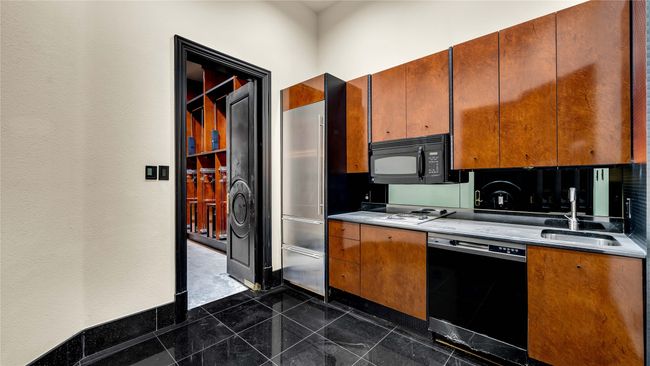 Kitchenette | Image 16